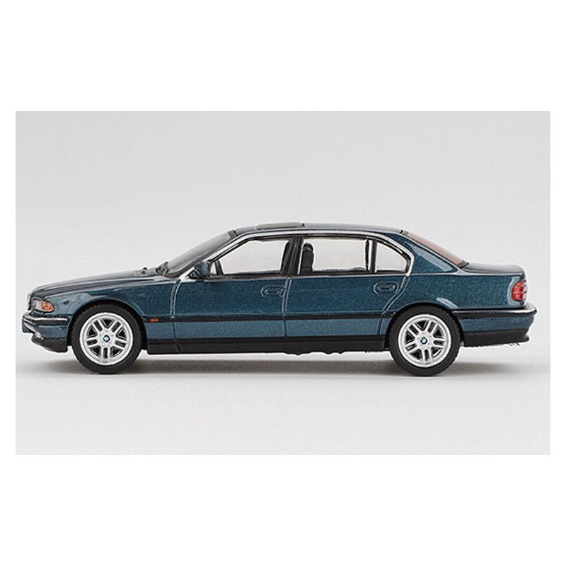 BMW 750 IL (E39) '98, blauw metallic (Sorrento Blue) 1:64 MiniGT (894)