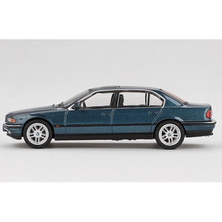 BMW 750 IL (E39) '98, blauw metallic (Sorrento Blue) 1:64 MiniGT (894)