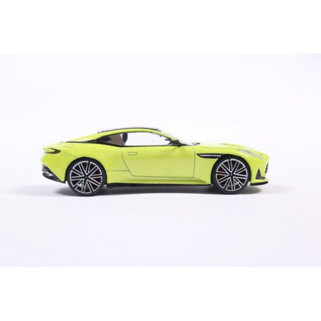 Aston Martin DB12 '23, geel (Lime Essence)