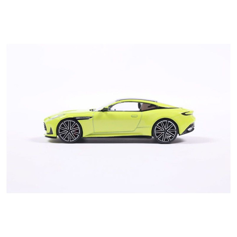 Aston Martin DB12 '23, geel (Lime Essence)