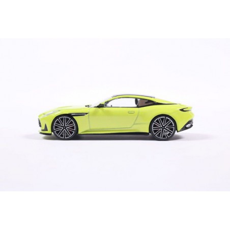 Aston Martin DB12 '23, geel (Lime Essence)