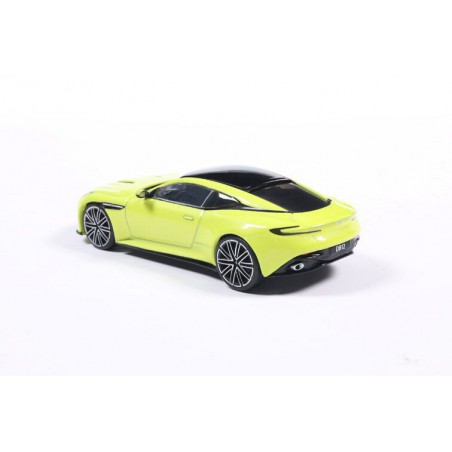 Aston Martin DB12 '23, geel (Lime Essence)