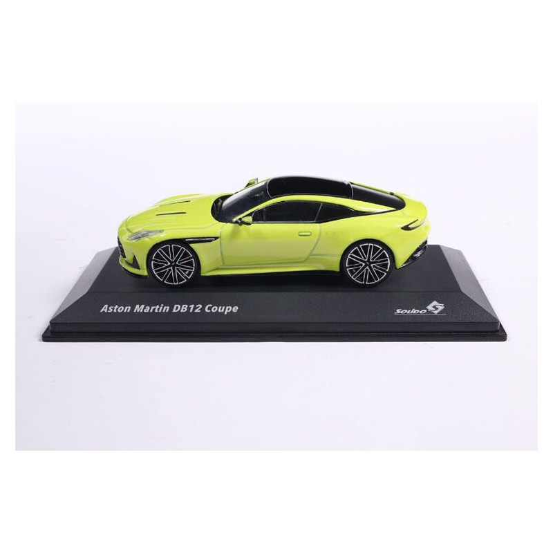 Aston Martin DB12 '23, geel (Lime Essence)