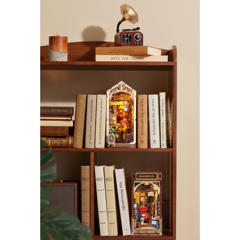 Book Nook, Holiday Cafe, Rolife