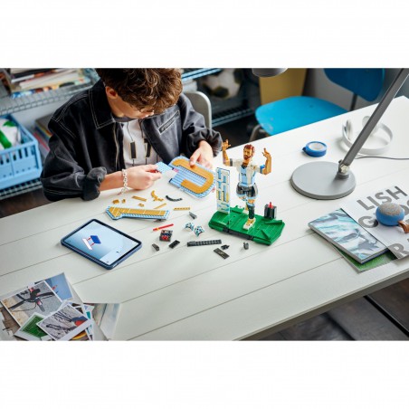 LEGO EDITIONS - 43015 Lionel Messi, voetballegende