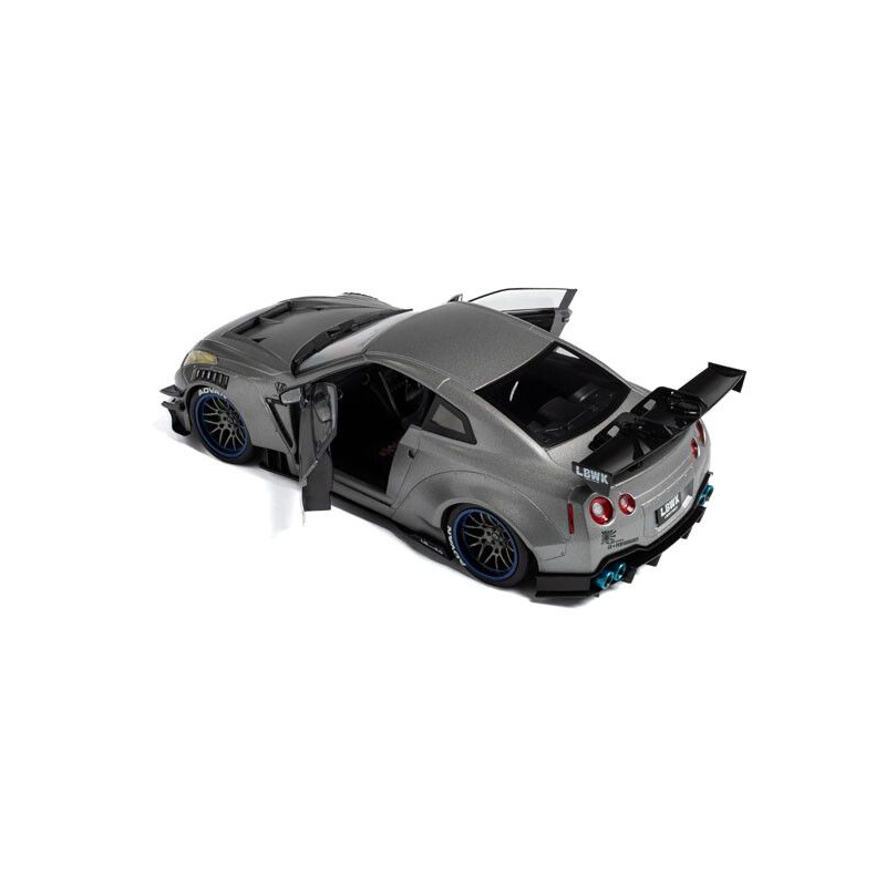 Nissan GT-R (R35) W/ Liberty Walk bodykit 2.0 '23, zilver - 1:18 - Solido