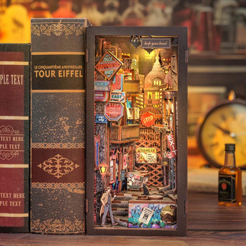 Book Nook, The Long Goodbye, Cutebee