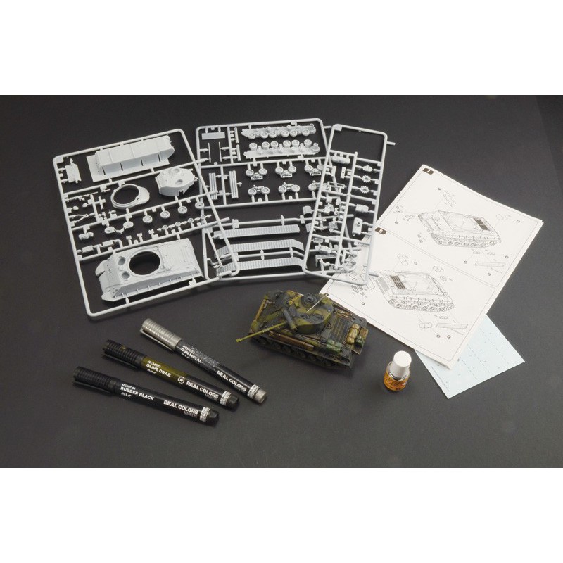 Sherman M4A3E8 Fury 1:56, Italeri