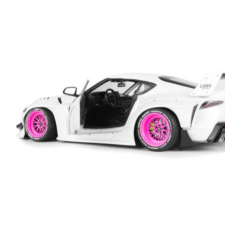 Toyota GR Supra Liberty Walk body kit '25, wit/roze - Solido