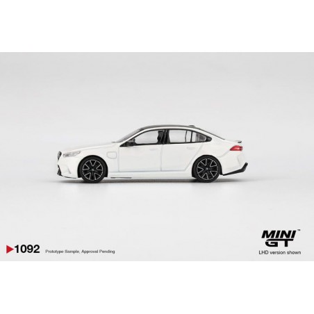 BMW M5 (G90) '25, wit (Alpine white) 1:64, Mini GT (1092)