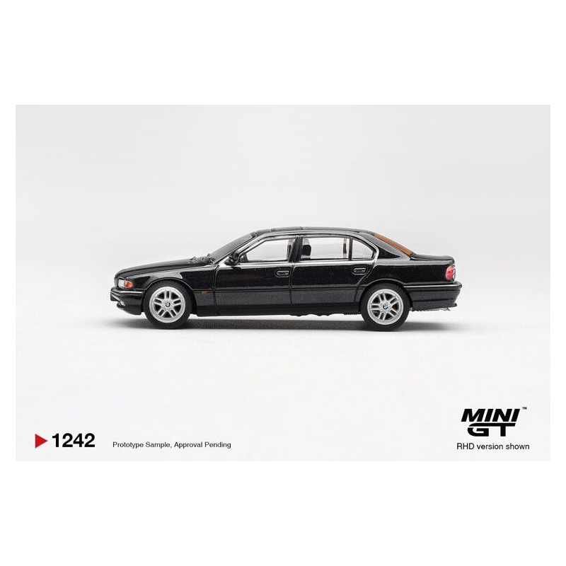 BMW 750IL (E38) '99, zwart (black sapphire) 1:64, Mini GT (1242)