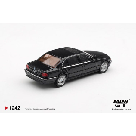 BMW 750IL (E38) '99, zwart (black sapphire) 1:64, Mini GT (1242)
